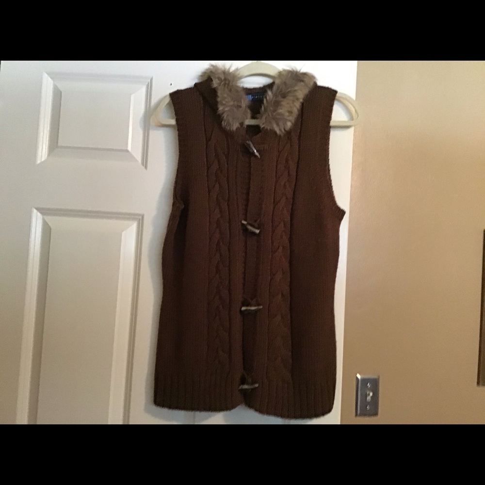 Hooded sweater vest